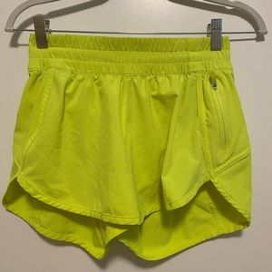 Lululemon Tracker shorts size 6 high rise